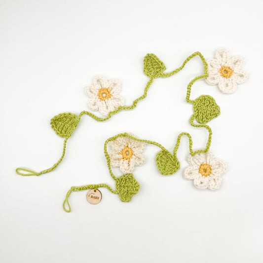 White Daisy Dream Crochet Garland | Strawberry Fields